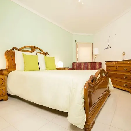 Haus Der Scheinwerfer Mit Freier Garage By Interhome Apartman *