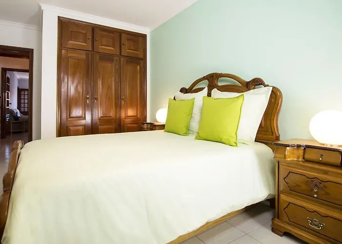 Haus Der Scheinwerfer Mit Freier Garage By Interhome * Gafanha da Nazaré